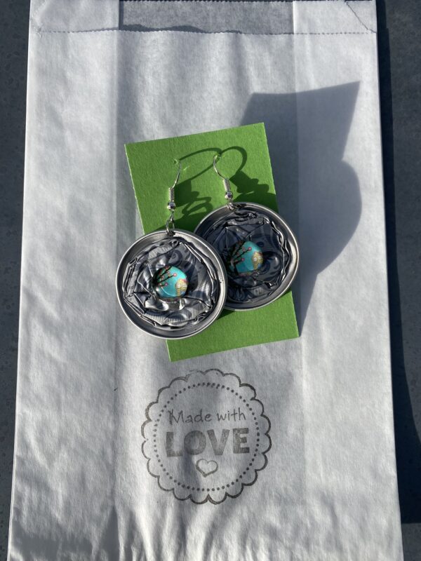 Made_by_DCH Upcycling Kaffeekapseln *Ohrringe mit Glascarbochon klein* K+ silber gemustert Glascarbochon türkiser Himmel